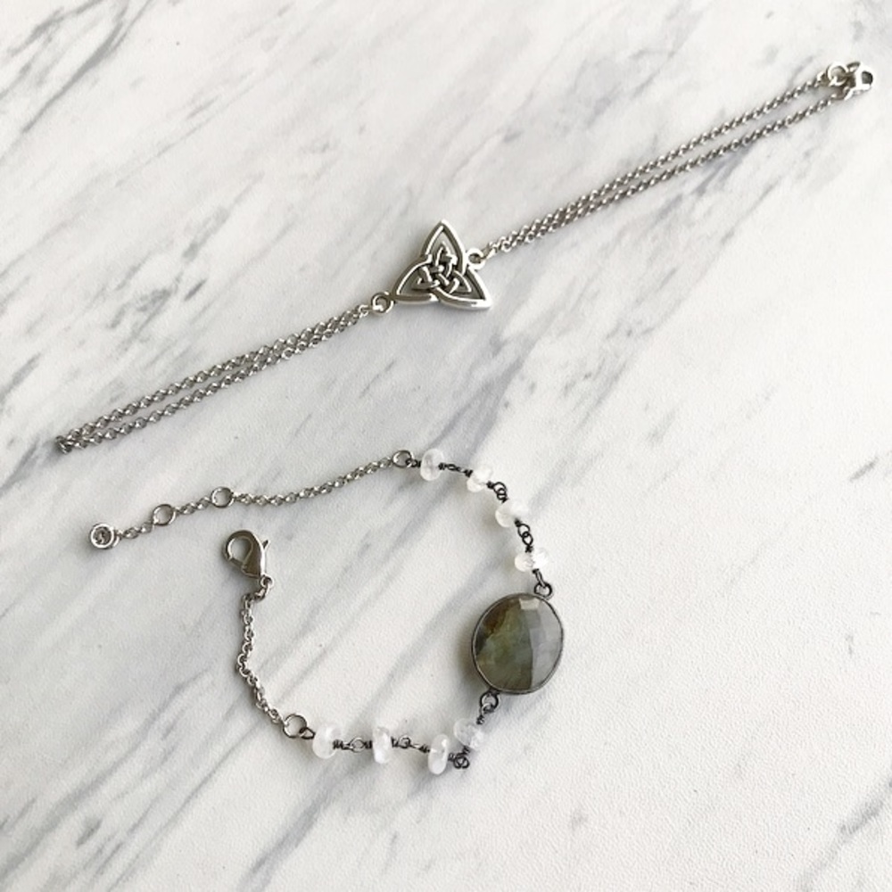 Moonstone & labradorite celtic knot hand bracelet - Picture 5 of 8